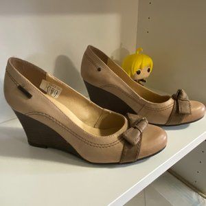 Venetti leather wedge shoes 37 NWOB